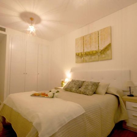 Apartamento Vacacional Carmona Apartment Bagian luar foto