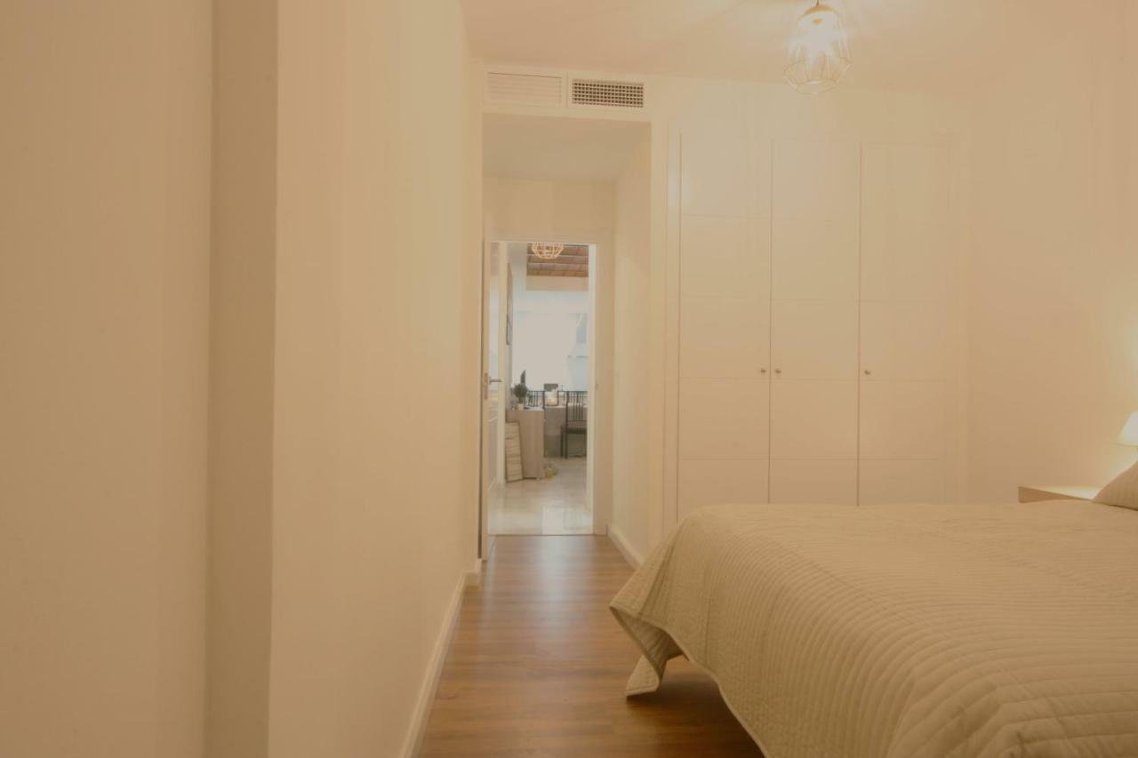 Apartamento Vacacional Carmona Apartment Bagian luar foto