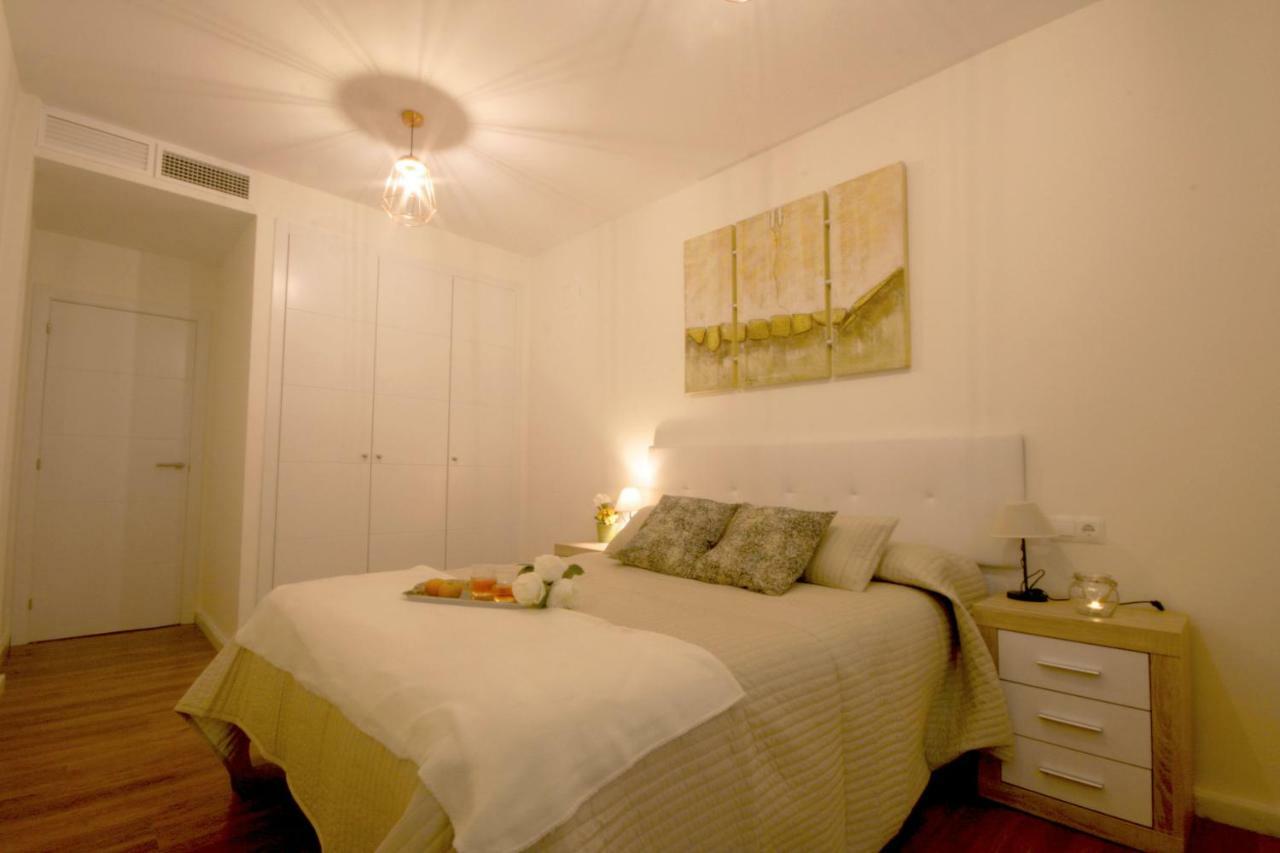 Apartamento Vacacional Carmona Apartment Bagian luar foto