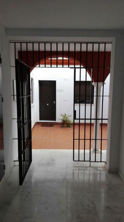 Apartamento Vacacional Carmona Apartment Bagian luar foto